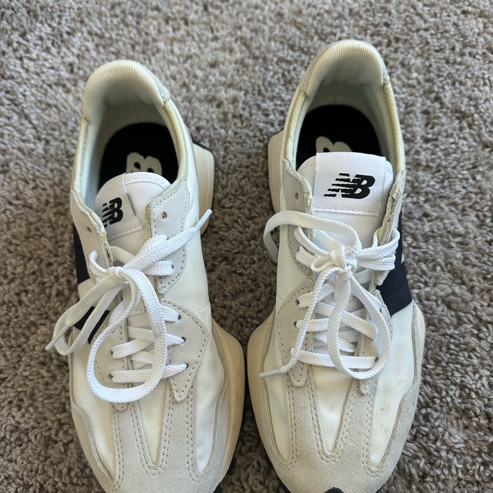 New Balance 327 Sneakers